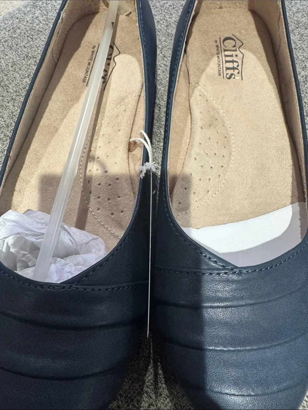 Cliffs by WHITE MOUNTAIN Navy Pleated Slip-On Ballet Flats - Picture 11 of 12